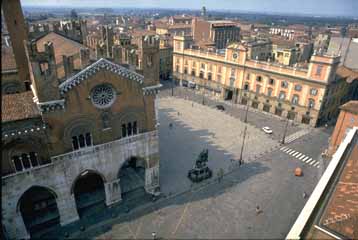 Piacenza:  Piazza Cavalli